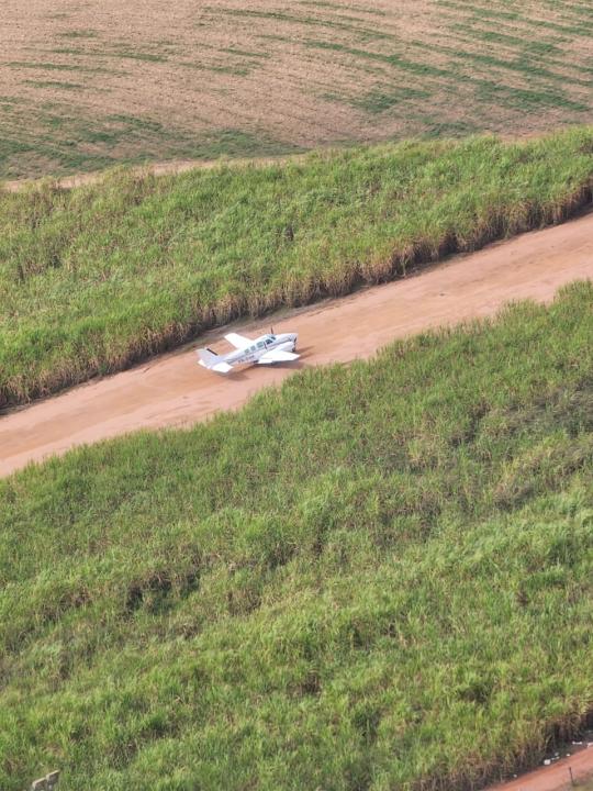 Foto 5 de 5 — Avião que trazia drogas para a região de Araraquara é interceptado por caças da FAB